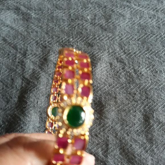 Bangles. - Picture 4 of 8
